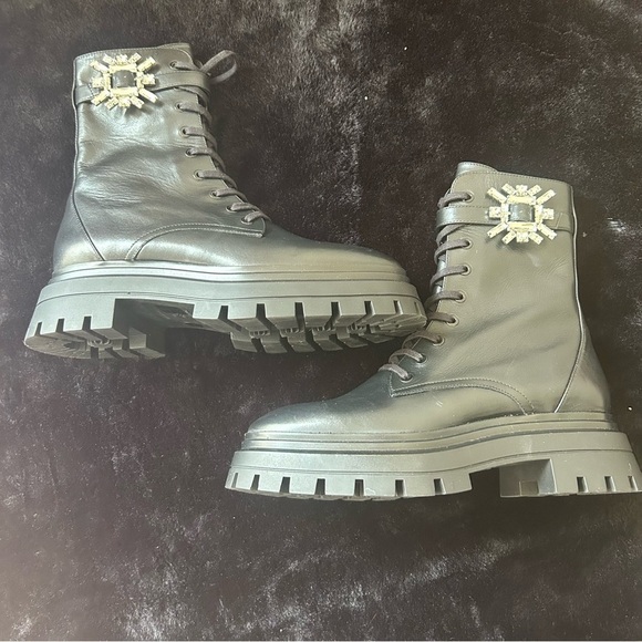 NWB Stuart Weitzman Embellished Nova Bedford Boots in Black - Picture 6 of 6